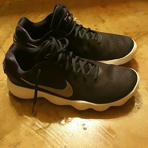 Clean pair of men's low top hyperdunk shoes!!